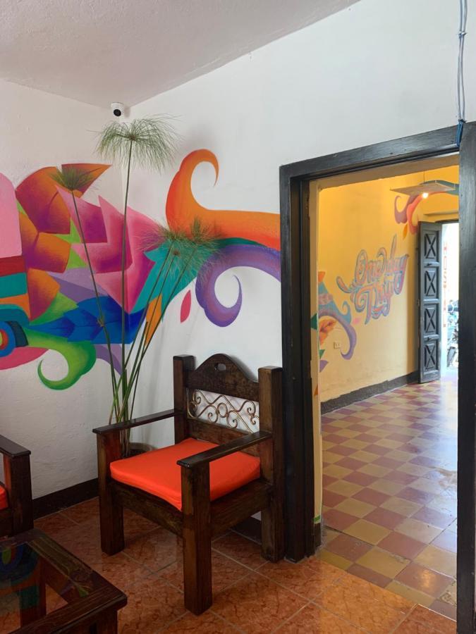 אנטיגואה גואטמלה One Day Trip Hostel מראה חיצוני תמונה
