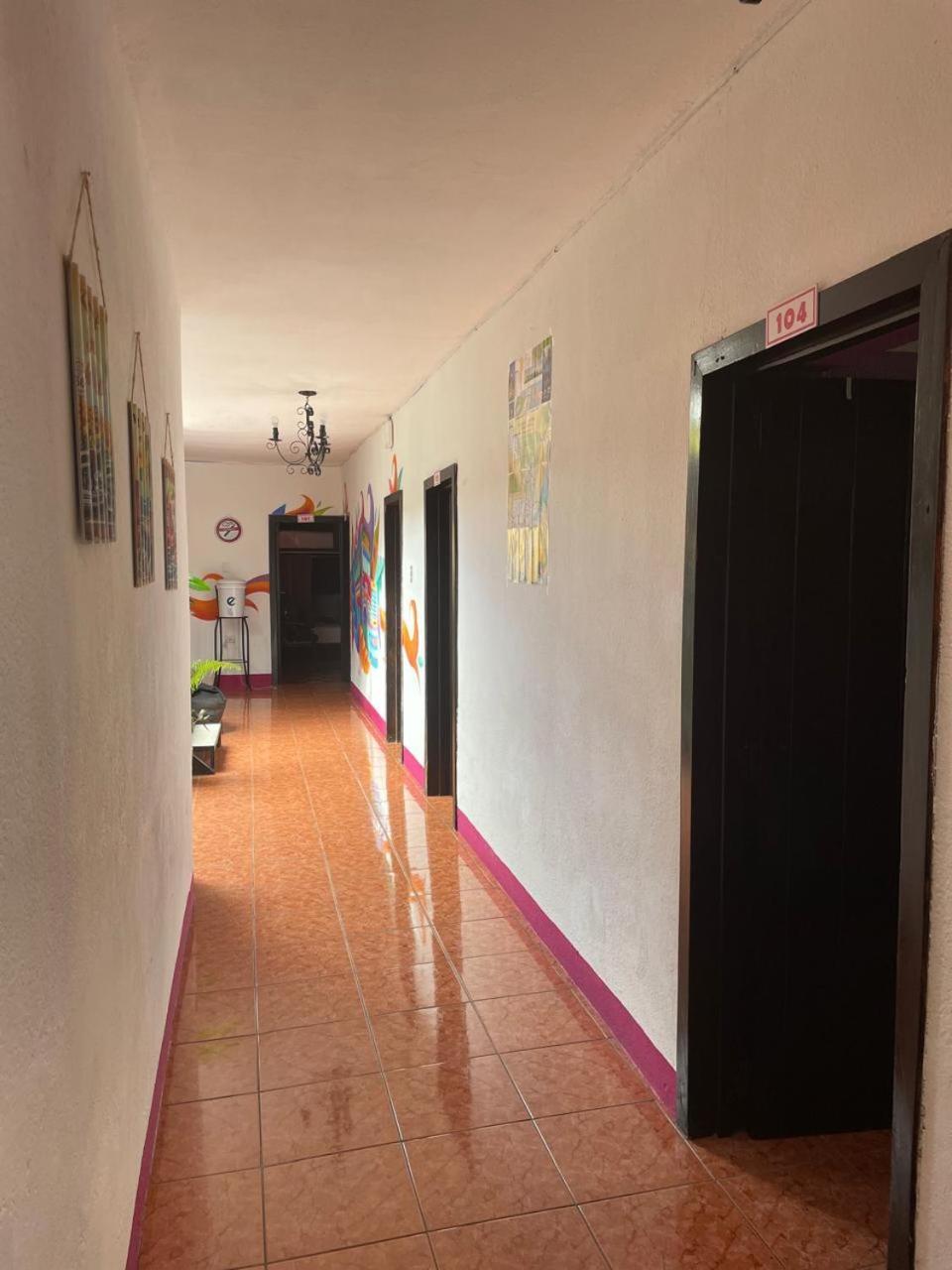 אנטיגואה גואטמלה One Day Trip Hostel מראה חיצוני תמונה